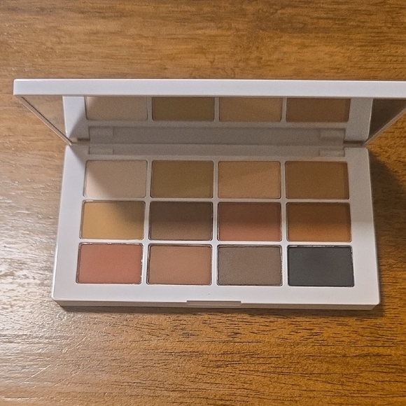 Makeup By Mario Eyeshadow Palette - White Case - Picture 3 of 3